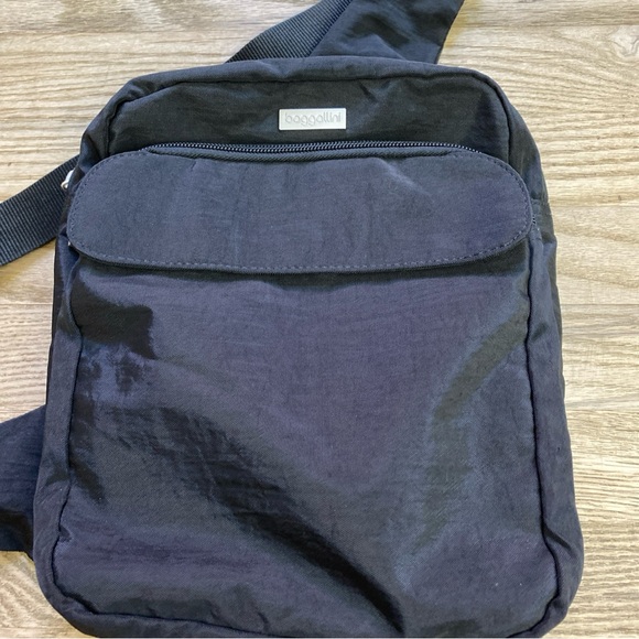 Baggallini Black Sling Crossbody Travel Bag Multiple Compartments EUC - Picture 3 of 13